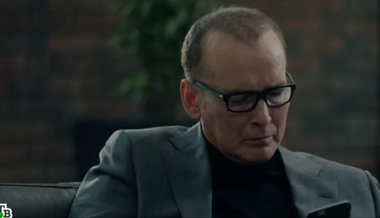 Момент из 12 серии 1 сезона