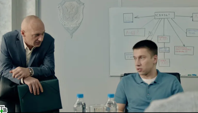 Момент из 8 серии 1 сезона